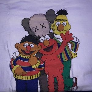 UNIQLO X KAWS X SESAME STREET SHORT SLEEVE SHIRT